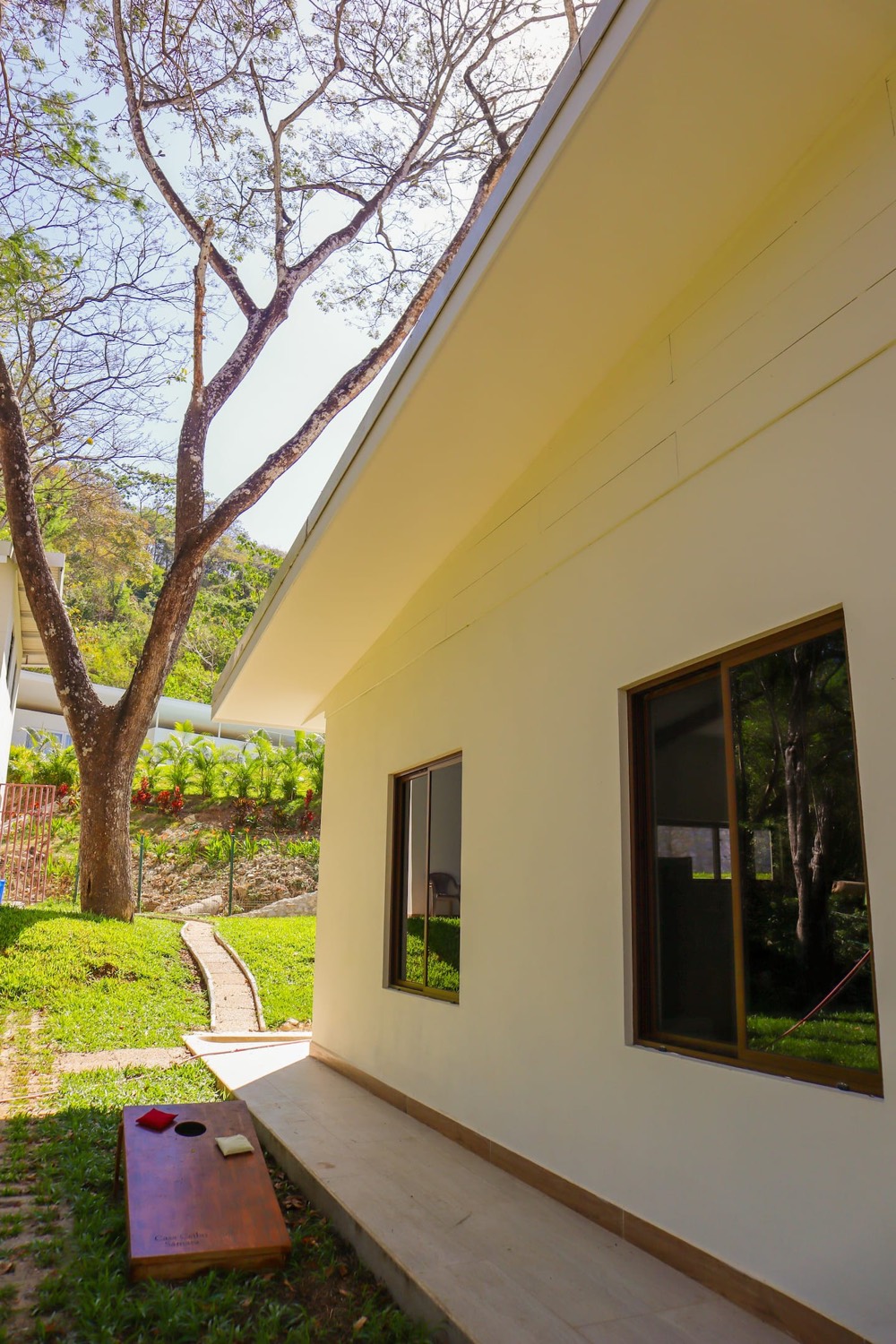 Casa Ceibo · Walkable Modern Villa in Sámara