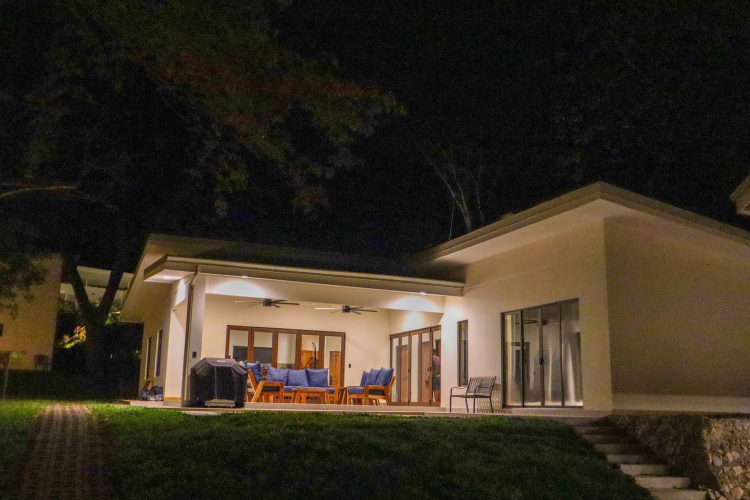 Casa Ceibo · Walkable Modern Villa in Sámara