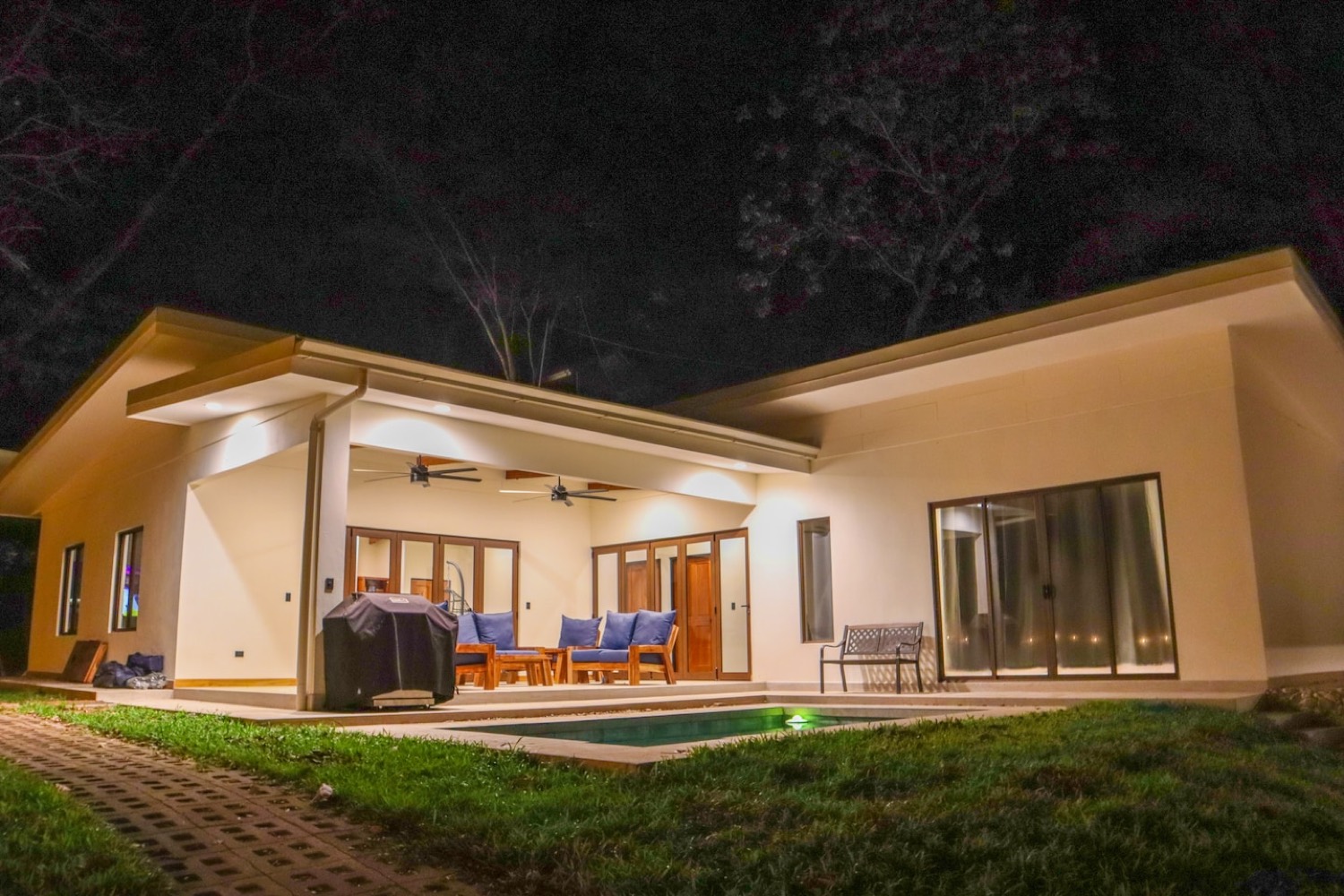 Casa Ceibo · Walkable Modern Villa in Sámara