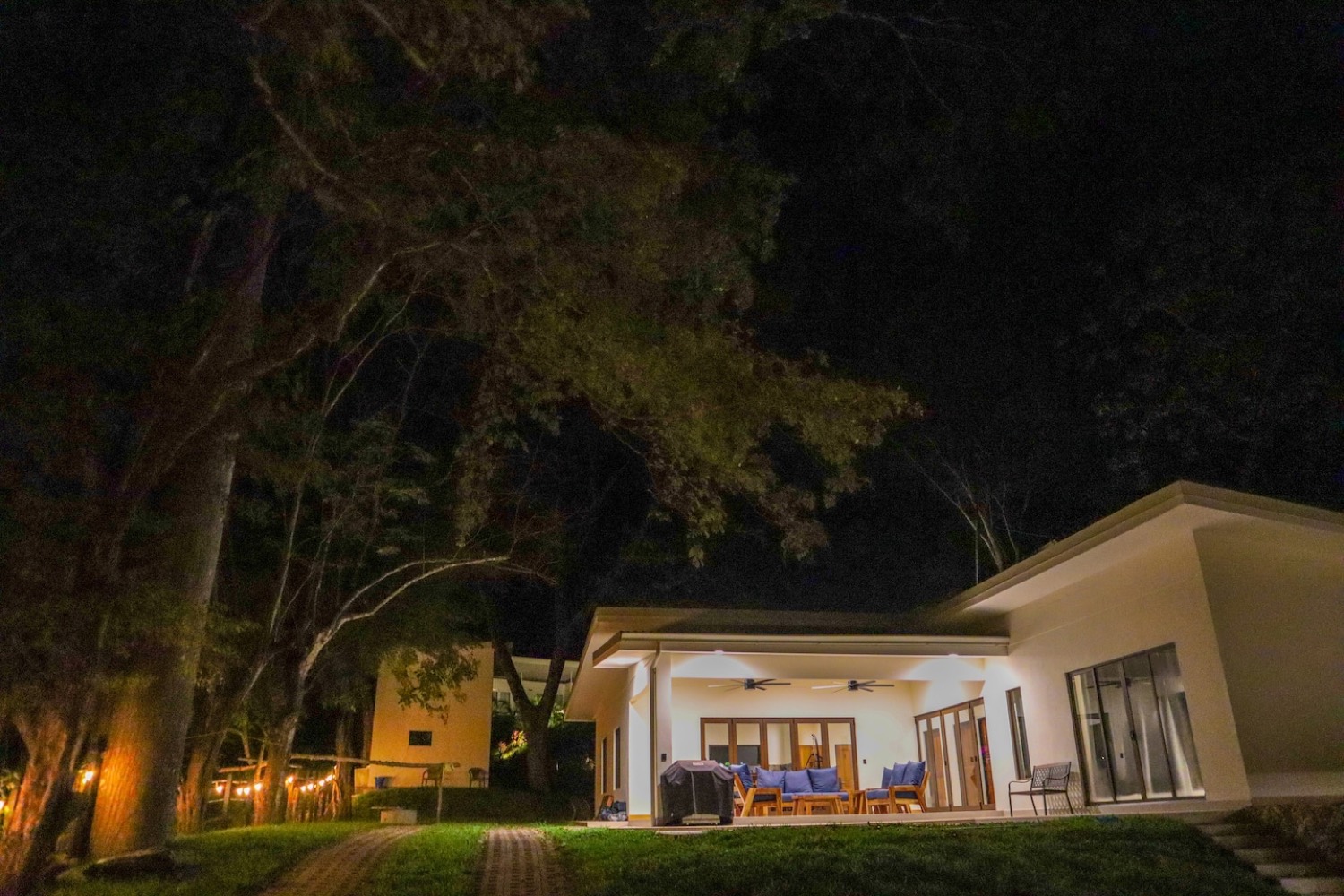 Casa Ceibo · Walkable Modern Villa in Sámara